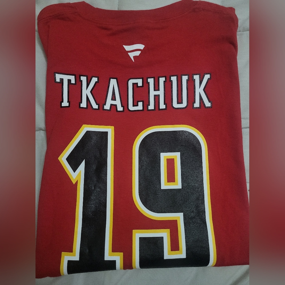 Matthew Tkachuk Calgary Flames Fanatics Tshirt size xl